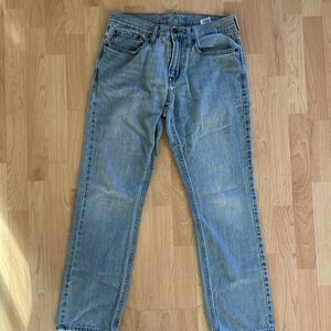 Old Navy Men’s Jean. Straight leg. 32x32. Soft washed light denim.